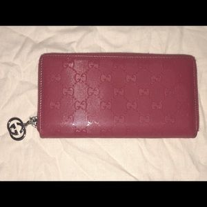 Gucci pink wallet